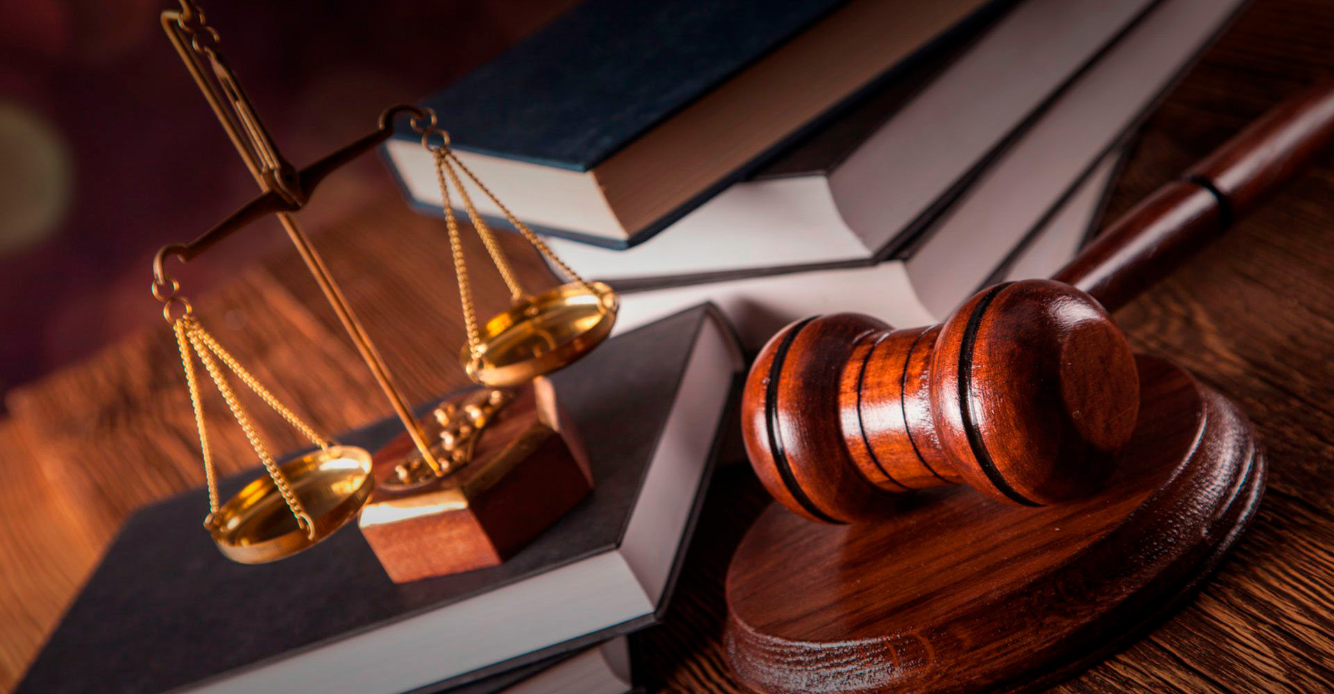 Abogados Especializados en Derecho Comercial, Empresarial y Penal